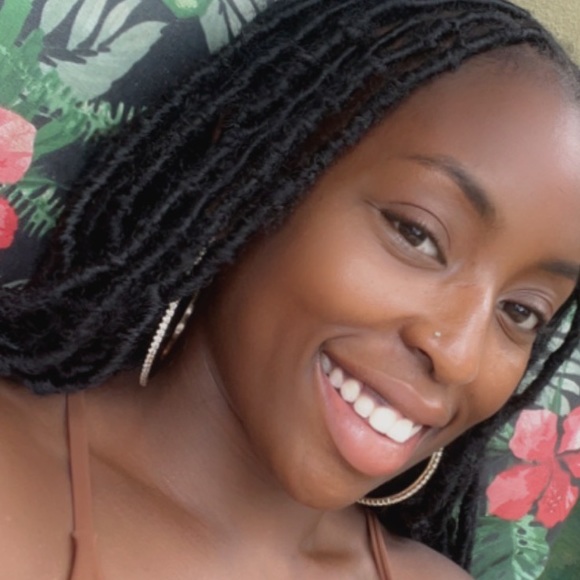 Meet your Posher, Myla - Picture 1 of 1